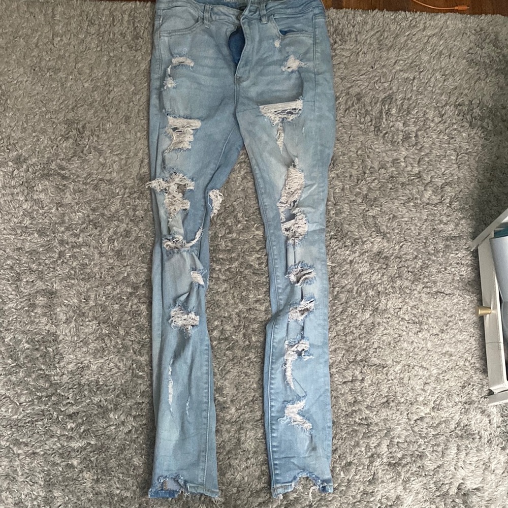 Light-wash American Eagle Ripped Jeans